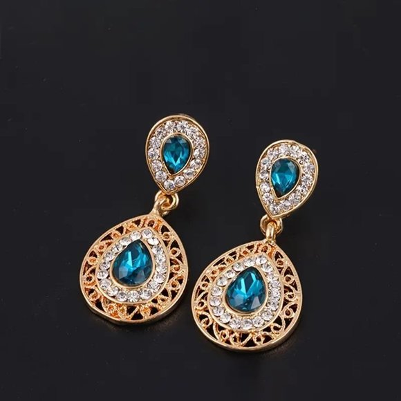 Blue Vintage Water Drop Pendant Necklace and Dangle Earrings Jewelry Set - Picture 2 of 4